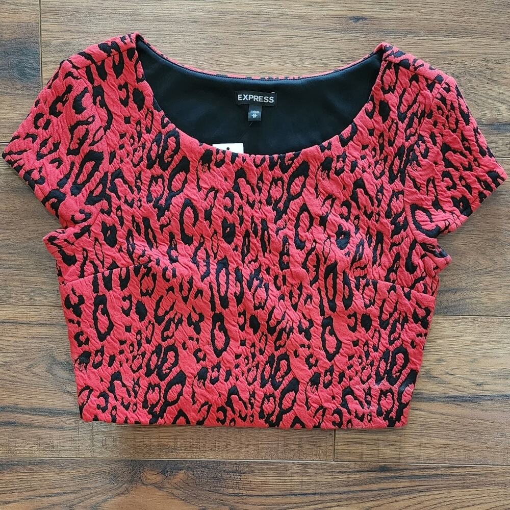 NWT Express Women's Red Animal Print Short Sleeve Crew Neck Crop Top X-Small XS